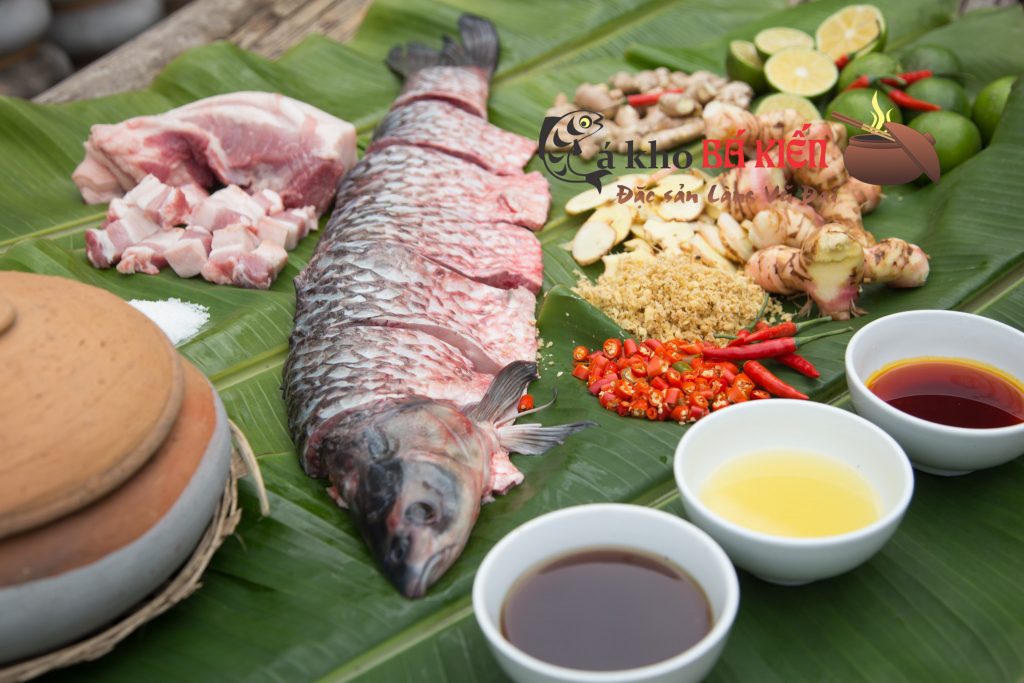 Cá trắm đen và 16 loại gia vị làm nên món cá kho làng Vũ Đại hết sức đặc biệt